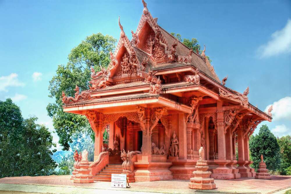 Wat Sila Ngu has amazingly detailed bas-relief sculptures