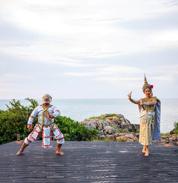 Learning Traditional Thai dance is one of the popular hotel activities in Samui